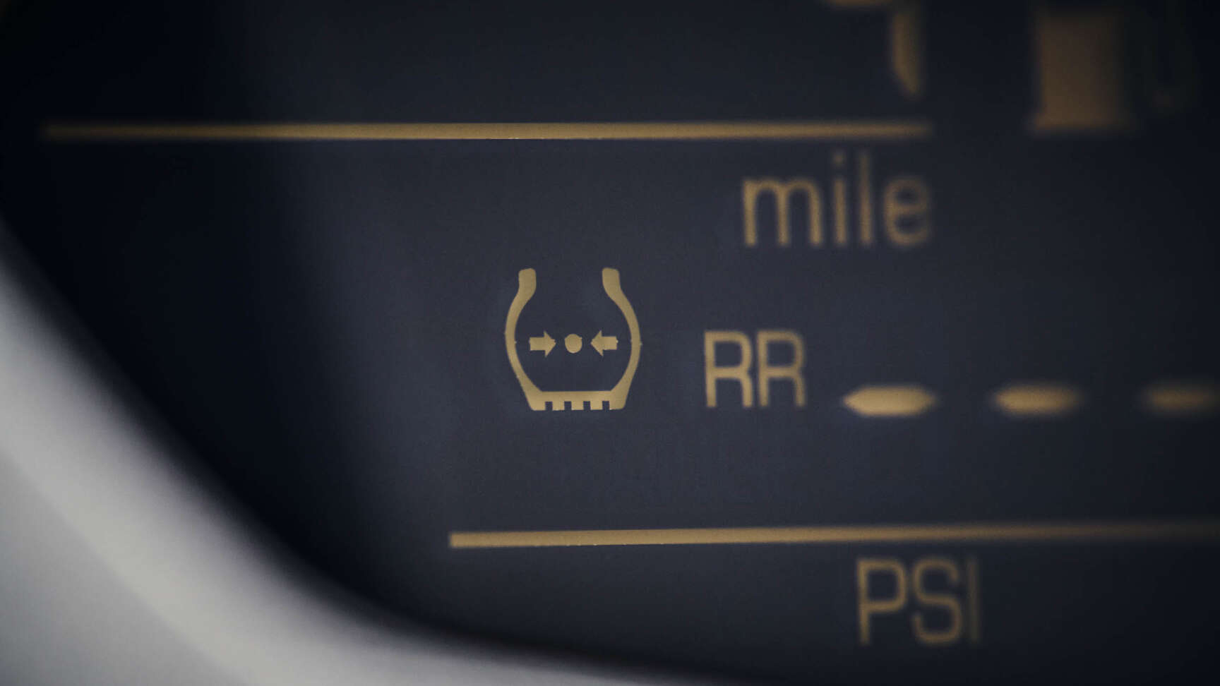 Gumiabroncsnyomás-ellenőrző rendszer